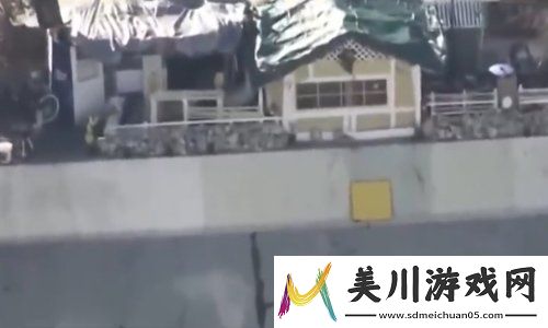 美国流浪汉打造公路边豪华住宅